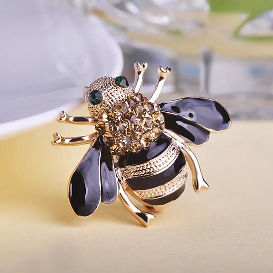 Madrry Alloy Metal Special Bee Brooches Enamel Broches Gold Color Champagne Crystal Hijab Pins Halloween Party Accessories joyas