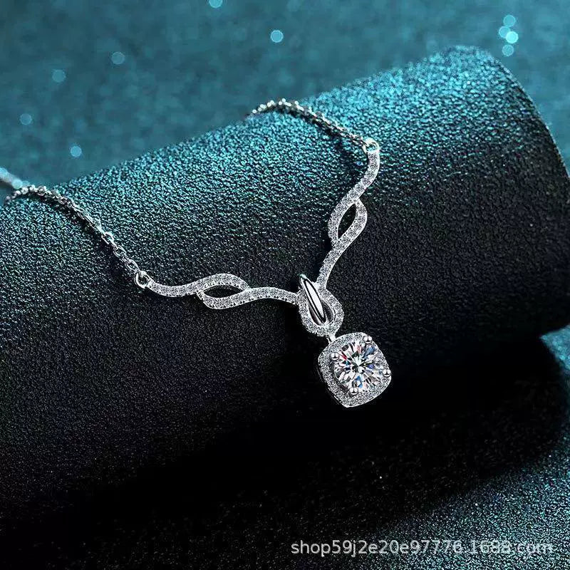 S925 Sterling Silver Necklace Four-Claw Female 80 Points Moissanite Necklace Elk Clavicle Chain Christmas Gift Factory Direct Supply