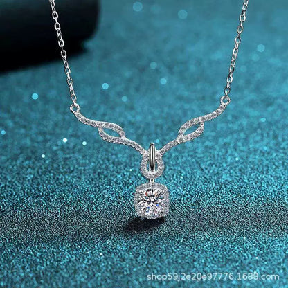 S925 Sterling Silver Necklace Four-Claw Female 80 Points Moissanite Necklace Elk Clavicle Chain Christmas Gift Factory Direct Supply