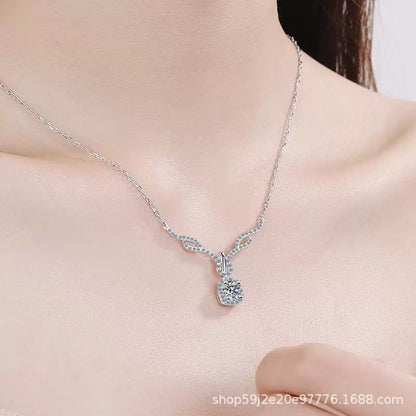 S925 Sterling Silver Necklace Four-Claw Female 80 Points Moissanite Necklace Elk Clavicle Chain Christmas Gift Factory Direct Supply