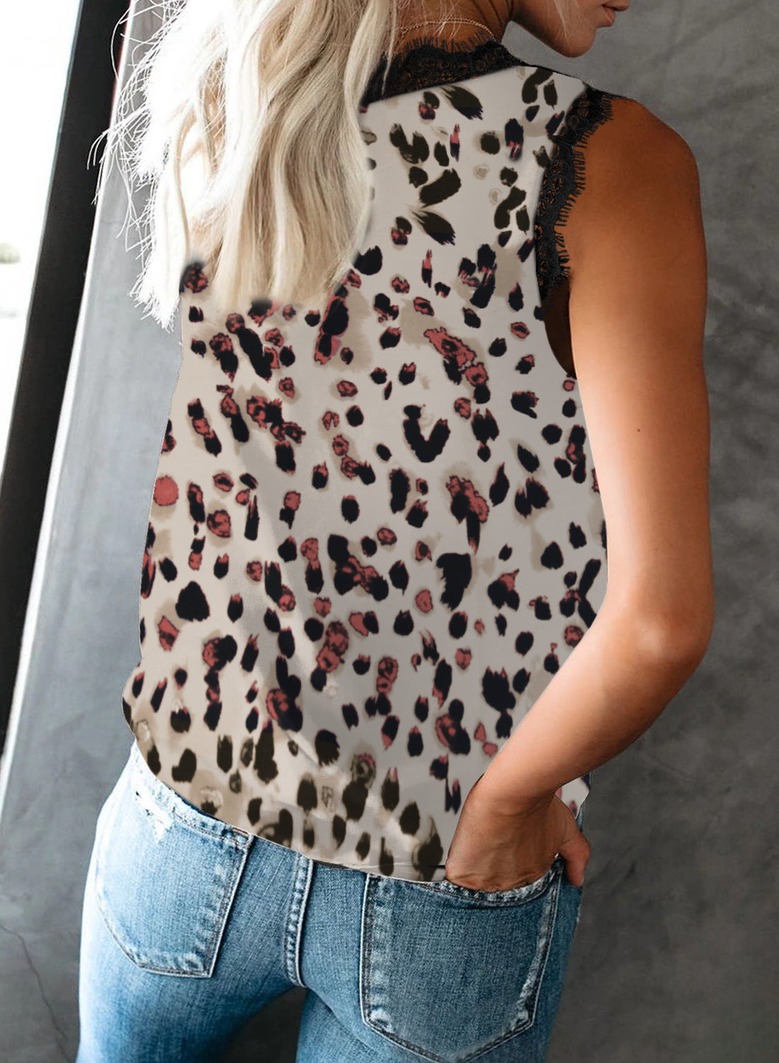 Lace v-neck sleeveless blouse